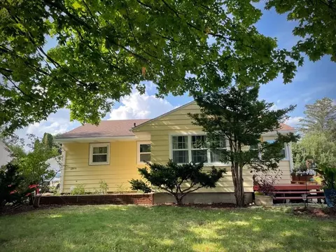 4338 De Volis Pkwy, Madison, WI 53711