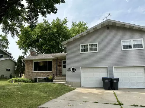 304 Parkview Dr #B, Columbus, WI 53925