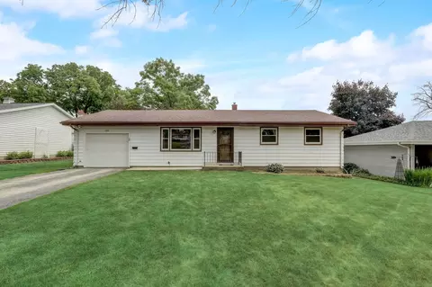 1213 E Circle Dr, Beaver Dam, WI 53916