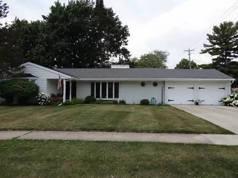 24 Campus Ln, Janesville, WI 53545