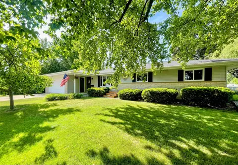 127 E Burnett St, Beaver Dam, WI 53916
