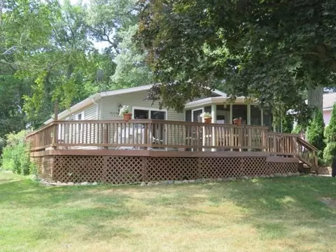 w10186 Indian Point Road, Fox Lake, WI 53933