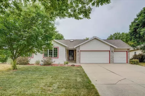 484 Dahl Dr, Deforest, WI 53532