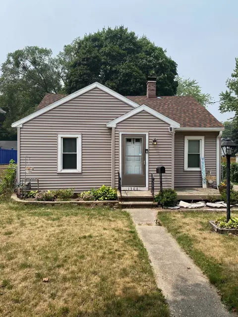 1306 Oak St, Beloit, WI 53511