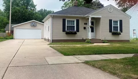 908 Blaine Ave, Janesville, WI 53545