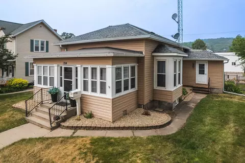 214 5th Ave, Baraboo, WI 53913