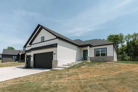 616 Greenway Point Dr, Janesville, WI 53548