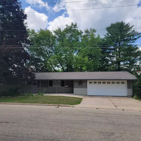 1112 East St, Darlington, WI 53530