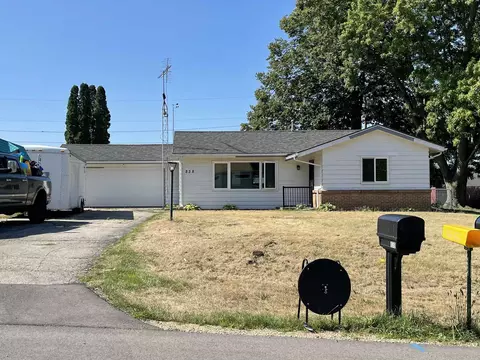 838 E Columbine Dr, Beloit, WI 53511
