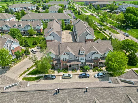 705 Cricket Ln #4, Middleton, WI 53562