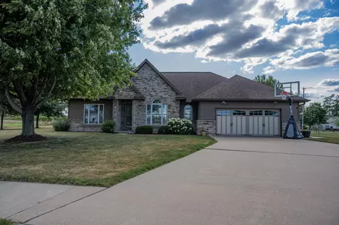 909 Heath Ct, Mauston, WI 53948