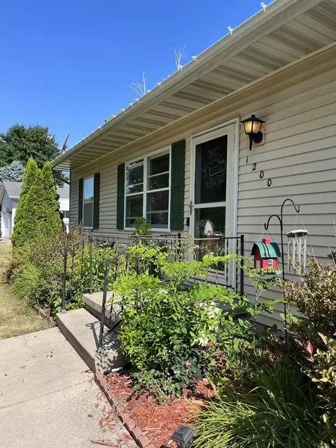 1200 Victoria Cir, Baraboo, WI 53913