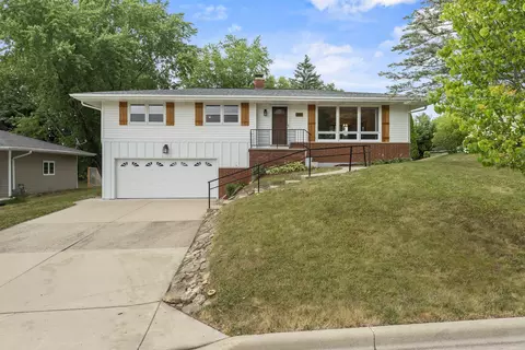 217 Sanford Dr, Deforest, WI 53532