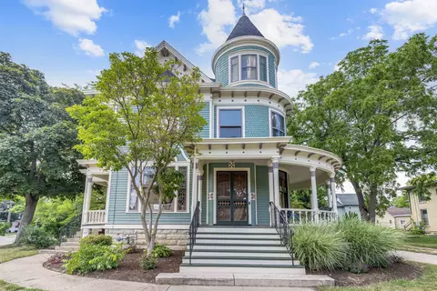 509 E Court St, Janesville, WI 53545