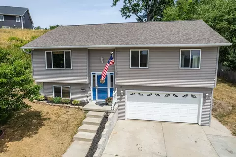 10 Dessa Rain Dr, Reedsburg, WI 53959