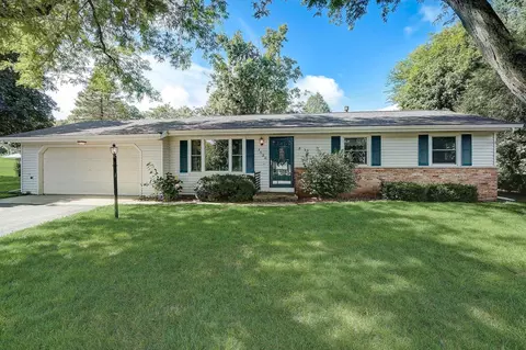 1526 Skinner Ln, Stoughton, WI 53589
