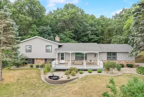 w8425 Kent Road, Poynette, WI 53955
