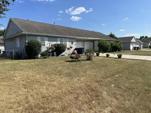 2550-2552 Greenwood Dr, Janesville, WI 53546