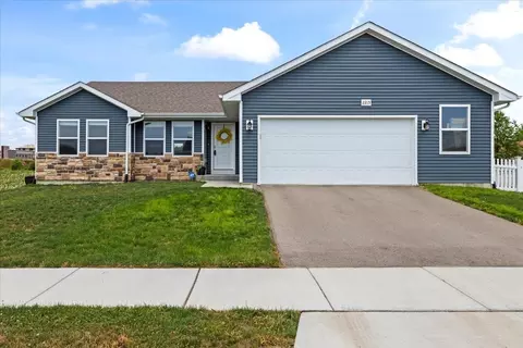 2215 Red Barn Ln, Beloit, WI 53511