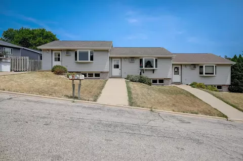 225-227 229 Buechner Dr, Mount Horeb, WI 53572
