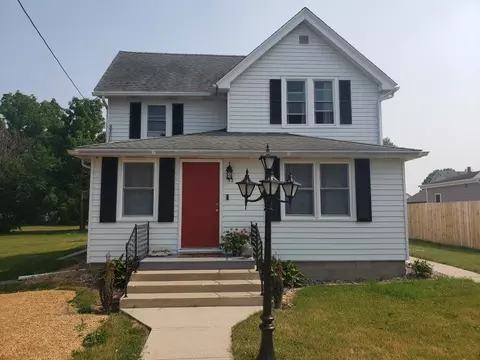 52 Frontier St, Benton, WI 53803