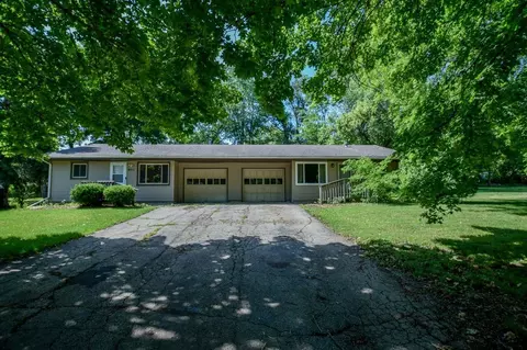 902 Monroe Ct, Stoughton, WI 53589