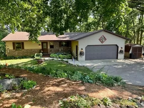 906 2nd St, Baraboo, WI 53913