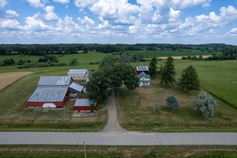 w370 Harrison Road, Fall River, WI 53932