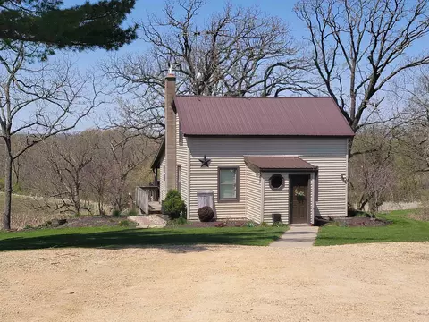 1432 County Rd W, Mineral Point, WI 53565