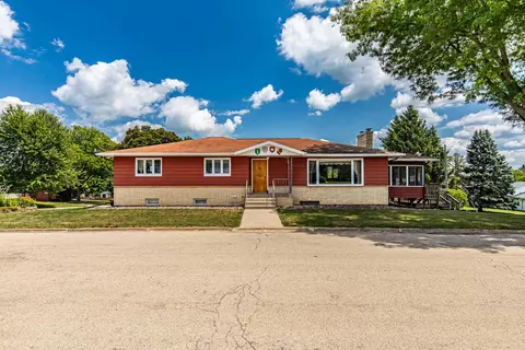 1300 4th St, New Glarus, WI 53574