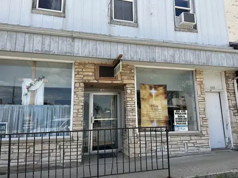142-144 E Oak St, Juneau, WI 53039