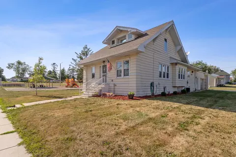 401 W Crocker St, Fox Lake, WI 53933