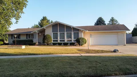1023 N Pontiac Dr, Janesville, WI 53545
