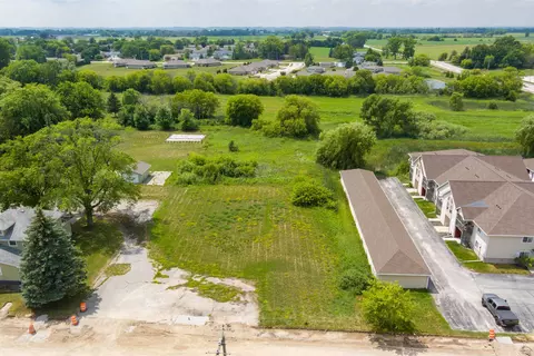 616 N 10th St, Oostburg, WI 53070