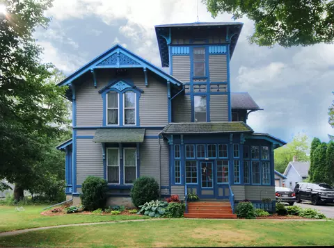 443 W Prairie St, Columbus, WI 53925