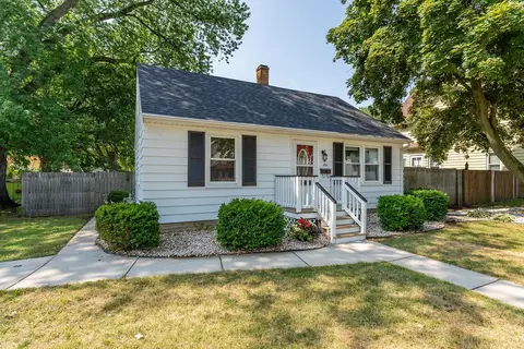 420 7th St, Baraboo, WI 53913