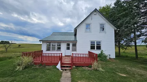 7947 Old Potosi Rd, Lancaster, WI 53813