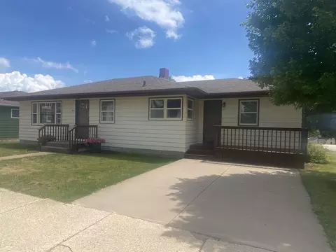 915 Dodgeville St, Highland, WI 53543