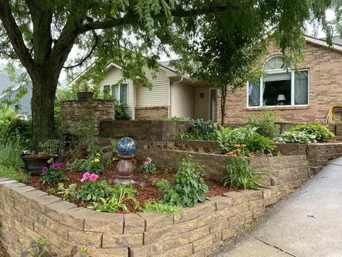 409 Hawthorn Ct, Deforest, WI 53532