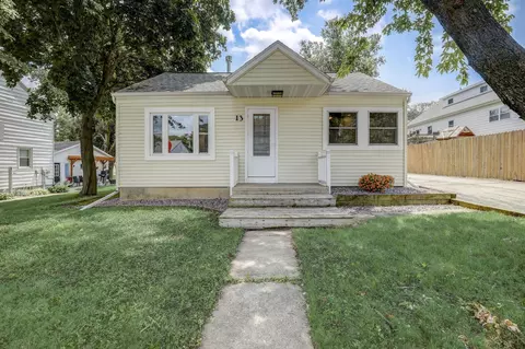 13 Greenwood St, Deerfield, WI 53531