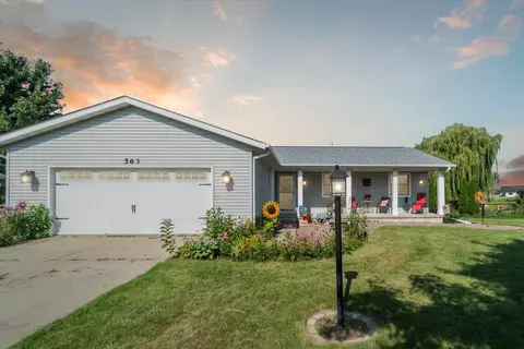 563 S 6th St, Evansville, WI 53536