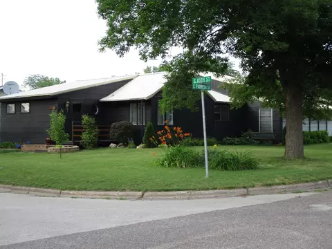 1330 S 10th St, Prairie Du Chien, WI 53821