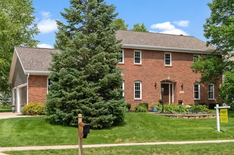 5747 Sandhill Dr, Middleton, WI 53562