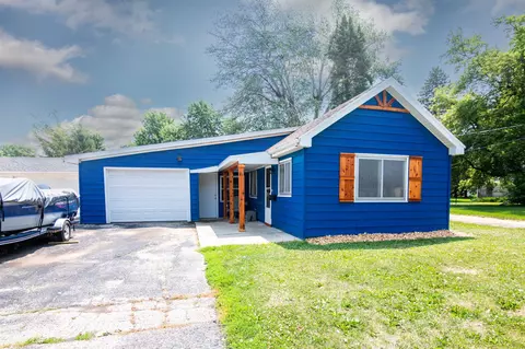 404 Mill St, Fox Lake, WI 53933