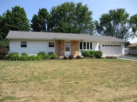 1233 E Circle Dr, Beaver Dam, WI 53916