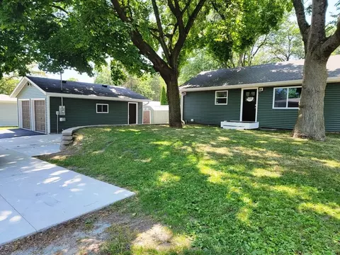 109 Lakeview Ave, Edgerton, WI 53534