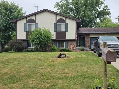 955 E Madison St, Platteville, WI 53818
