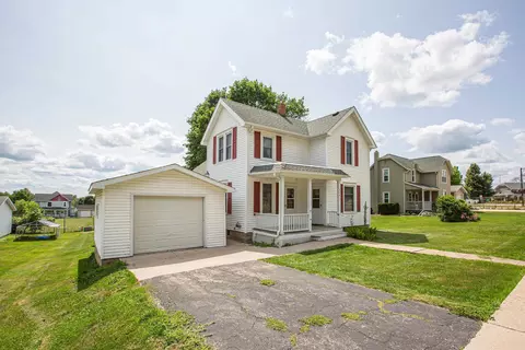 229 W Main St, Benton, WI 53803