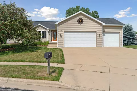 708 Heartbeat Cir, Stoughton, WI 53589