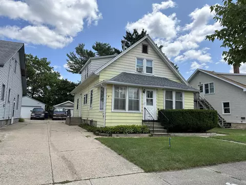 1043 S Washington St, Janesville, WI 53546